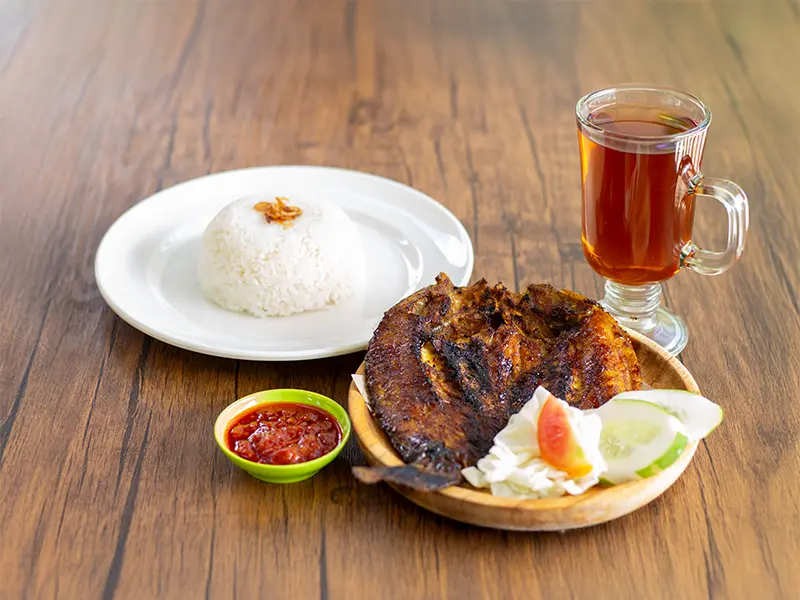 Nasi Putih Nila Bakar